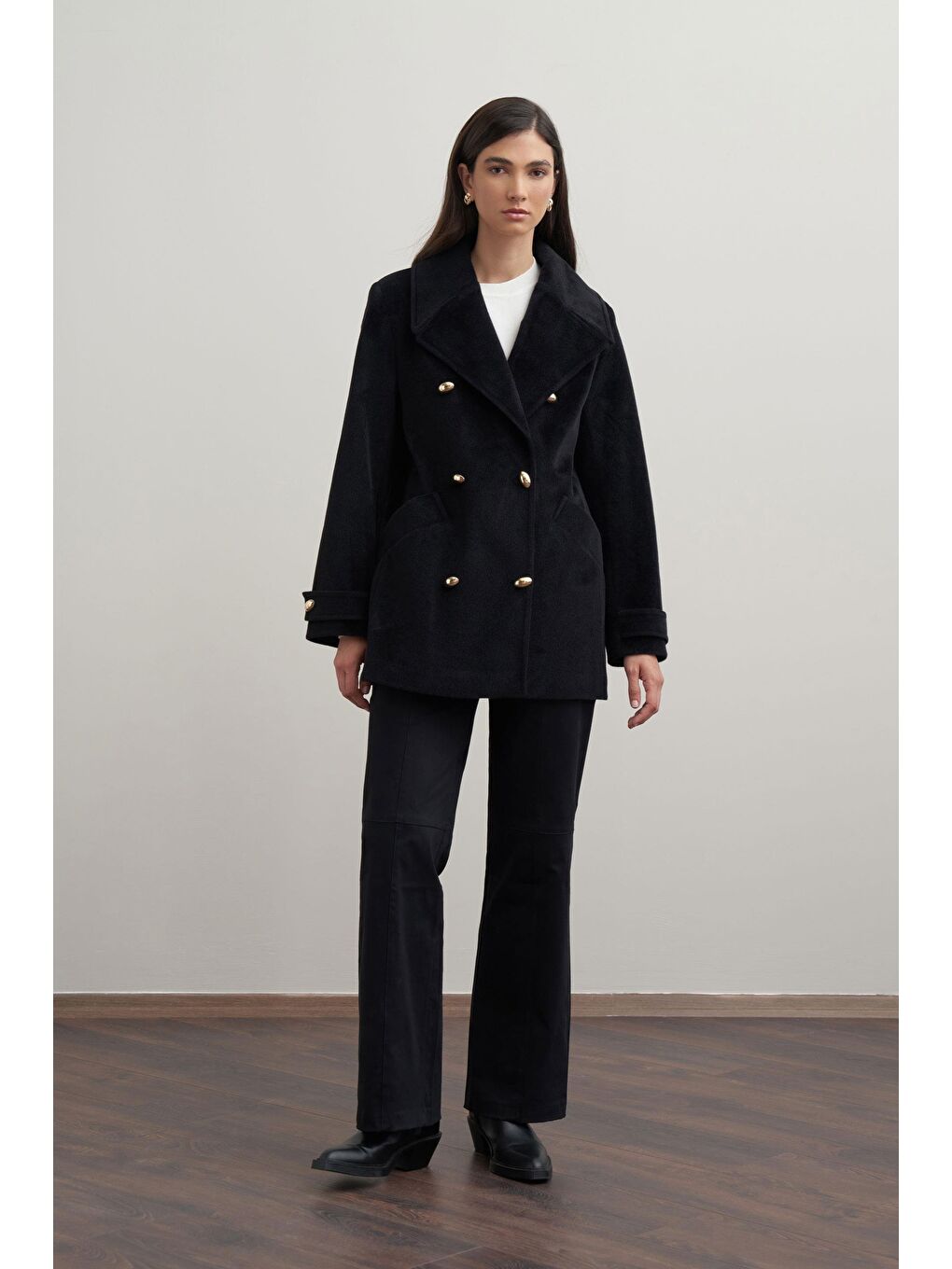 Siyah-Gold Dügmeli Kaşe Kaban-1