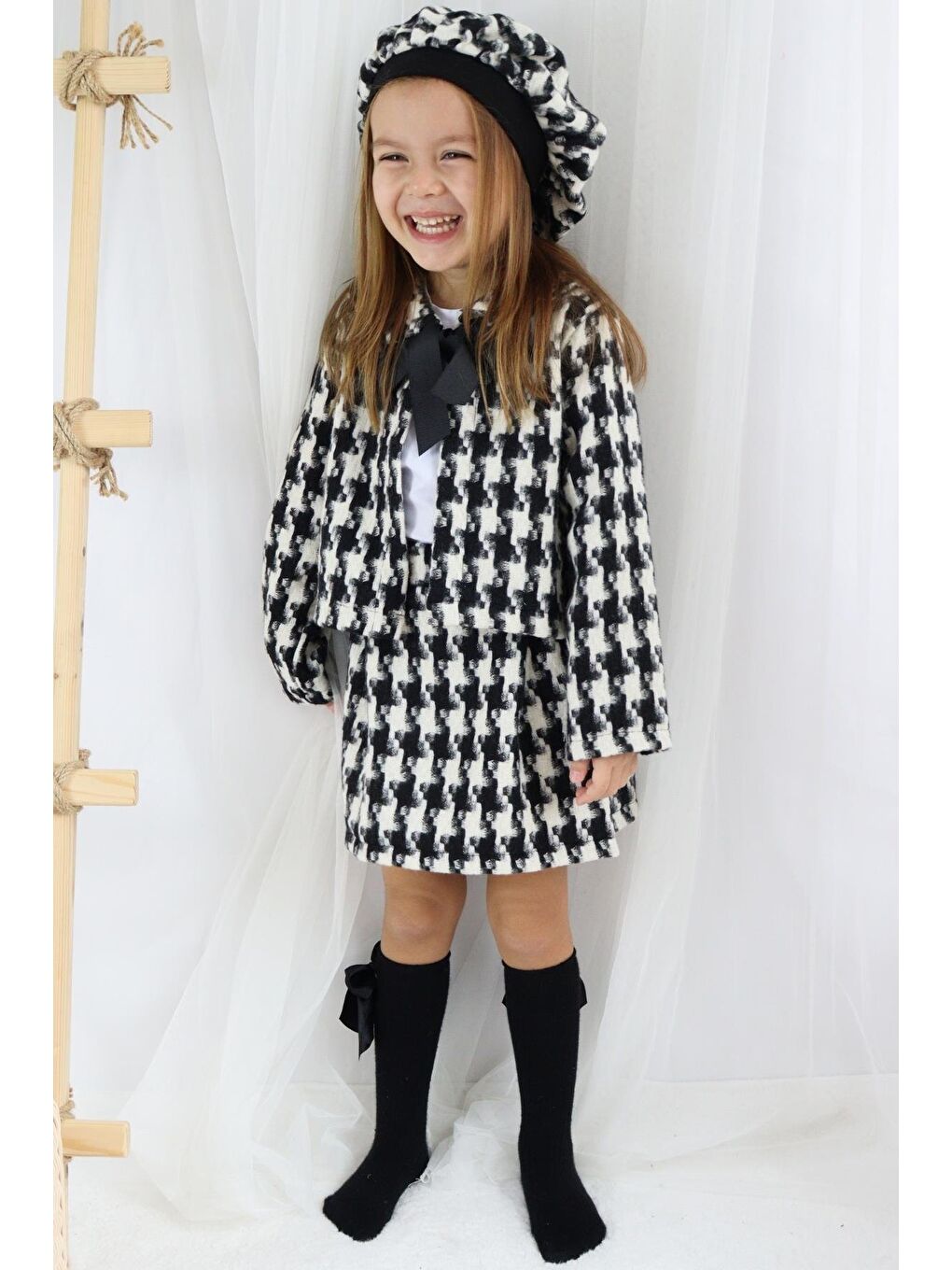 Kız Çocuk Santa Siyah Beyaz Ekose Alt Üst Etek Ceket Kepli Yılbaşı Takım-7