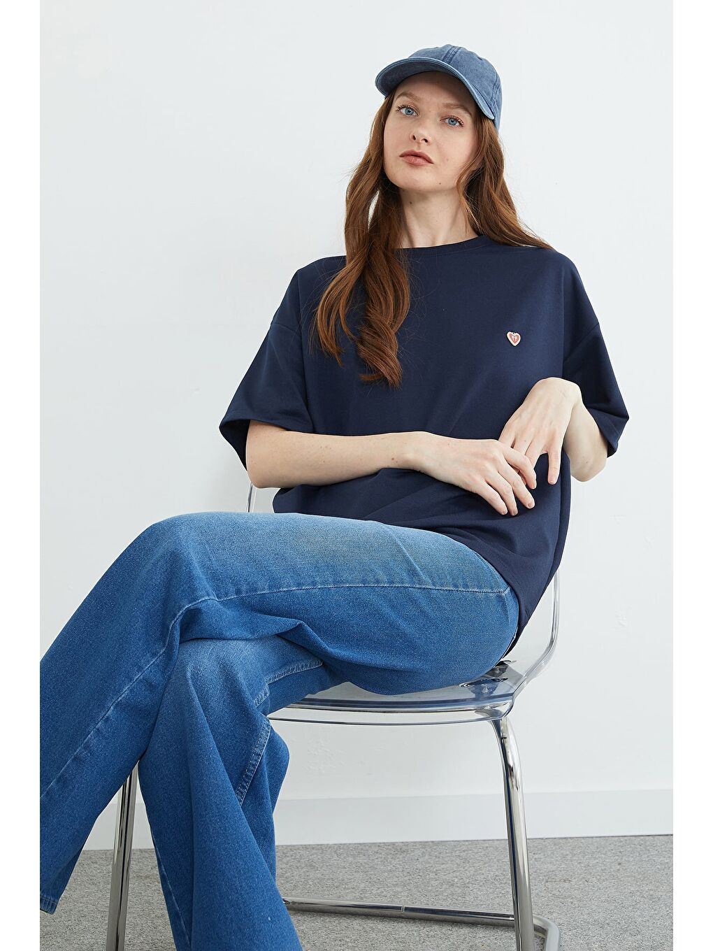 Lacivert Kalp Aksesuarlı Bisiklet Yaka Salaş Tişört