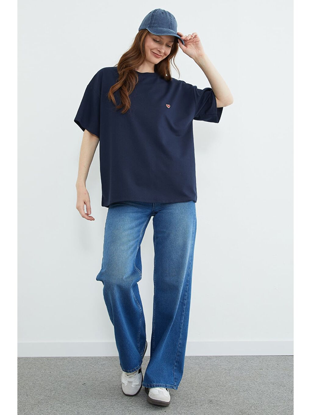 Lacivert Kalp Aksesuarlı Bisiklet Yaka Salaş Tişört-4