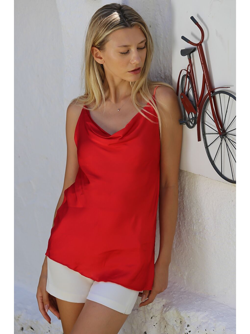 İtalyan Kırmızı V Yaka Askılı Yarım Astarlı Yırtmaçlı Dokuma Basic Casual Bluz