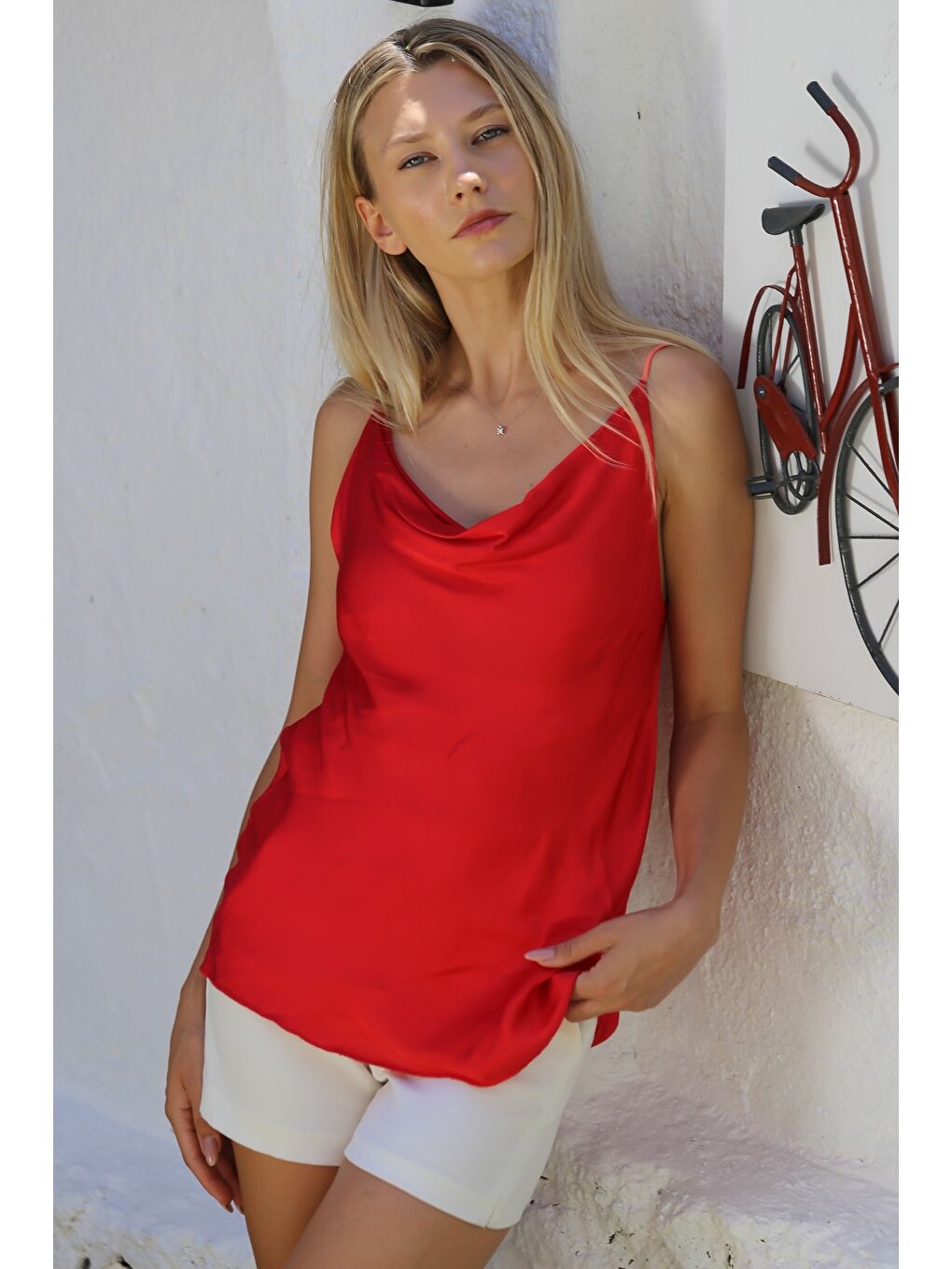 İtalyan Kırmızı V Yaka Askılı Yarım Astarlı Yırtmaçlı Dokuma Basic Casual Bluz-2