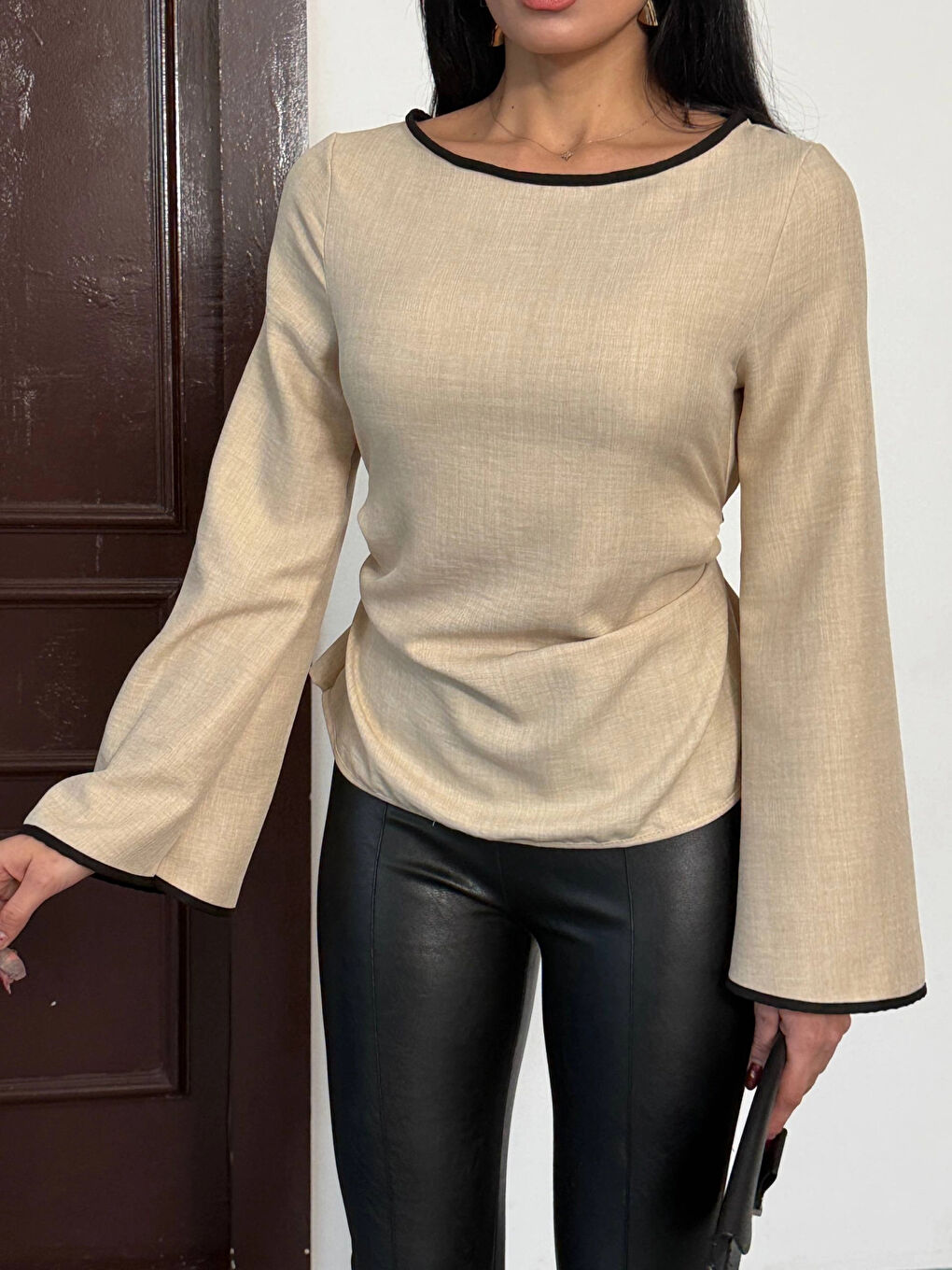 Kadın Bej İp Bağlamalı Biye Detaylı Uzun Kollu Keten Bluz HZL25W-FRY123691-1