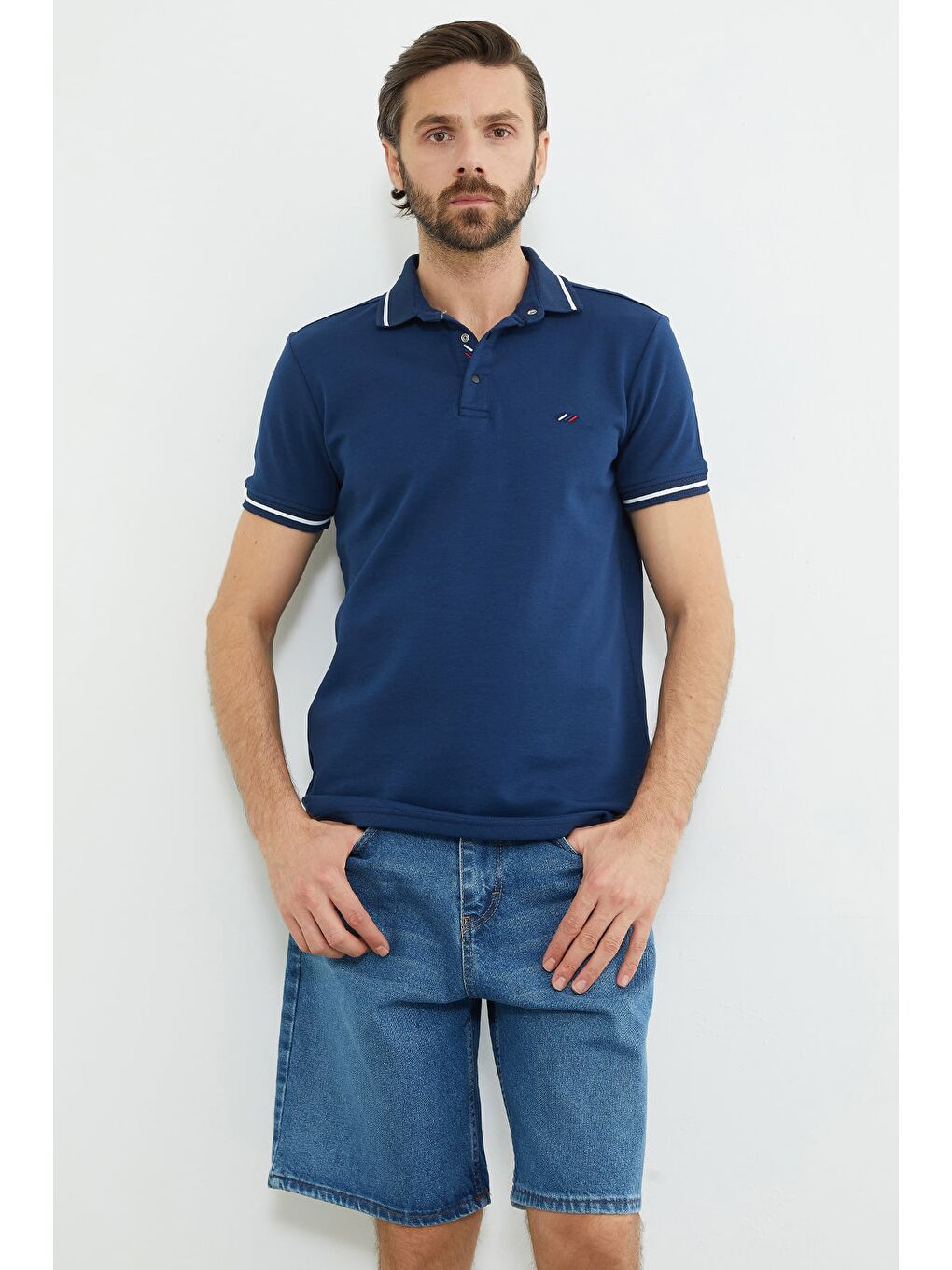Lacivert Nakışlı Yarım Çıtçıtlı Polo Yaka Tişört