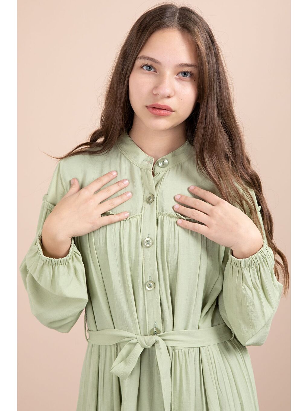 Yeşil Kolları Büzgülü Kuşaklı Kız Çocuk Uzun Elbise 23400-1