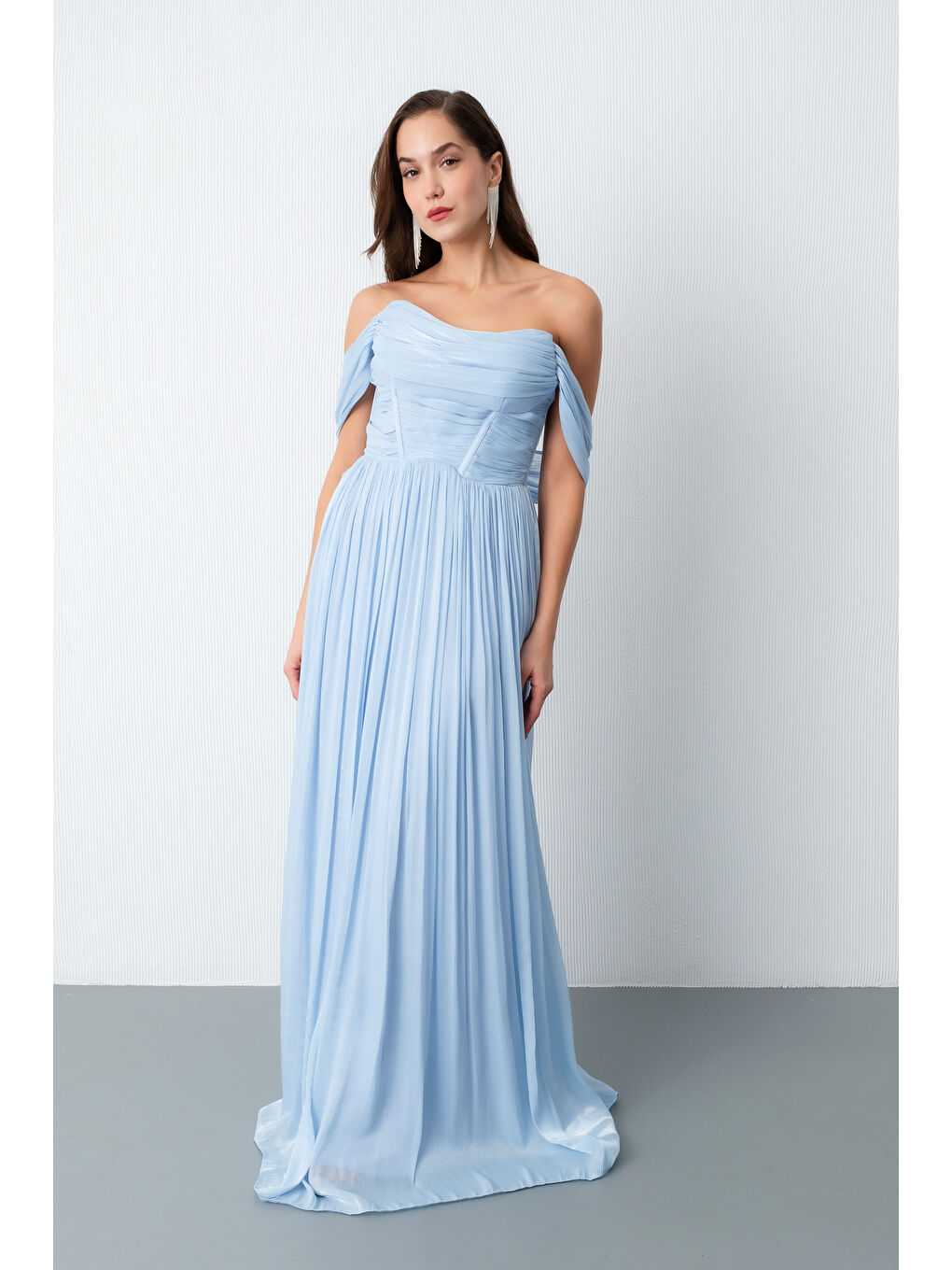 Kadın Bebe Mavi Kayık Yaka Uzun Abiye Elbise-1