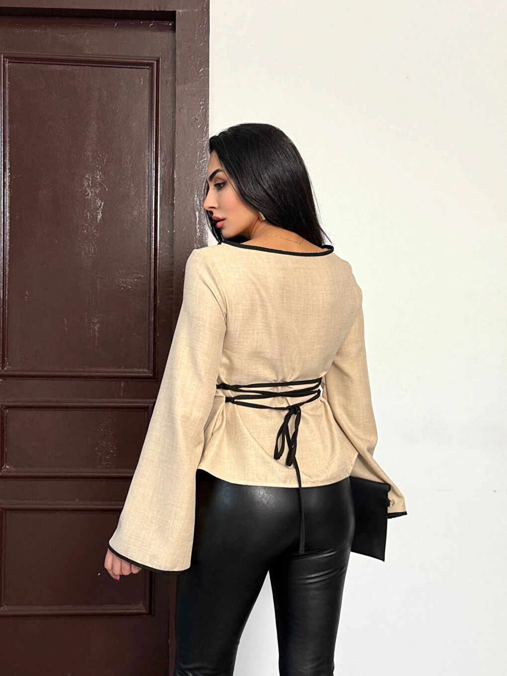 Kadın Bej İp Bağlamalı Biye Detaylı Uzun Kollu Keten Bluz HZL25W-FRY123691-4