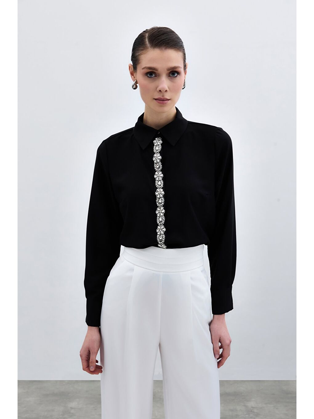 Şerit Aksesuarlı Gömlek - Siyah