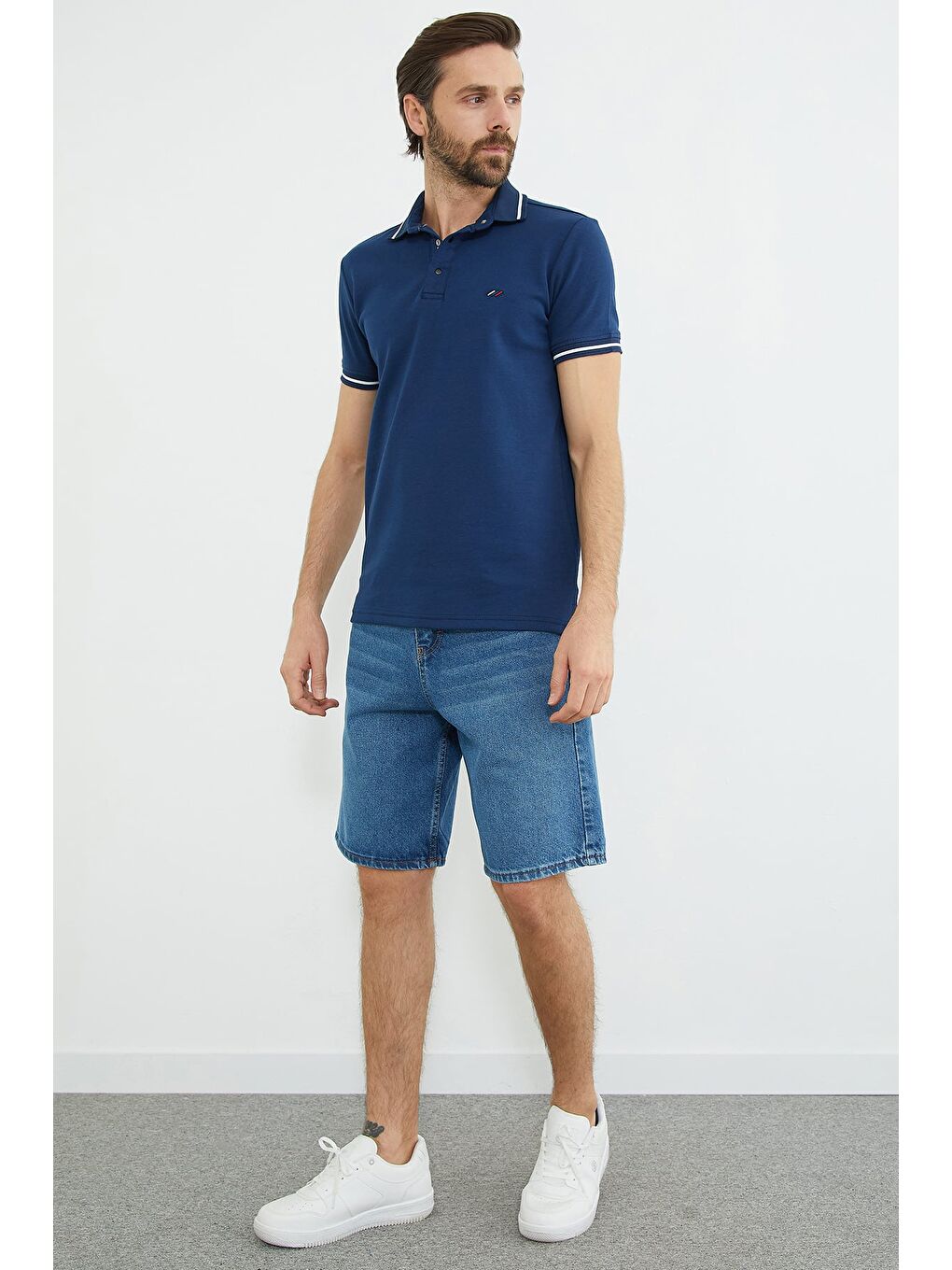 Lacivert Nakışlı Yarım Çıtçıtlı Polo Yaka Tişört-3