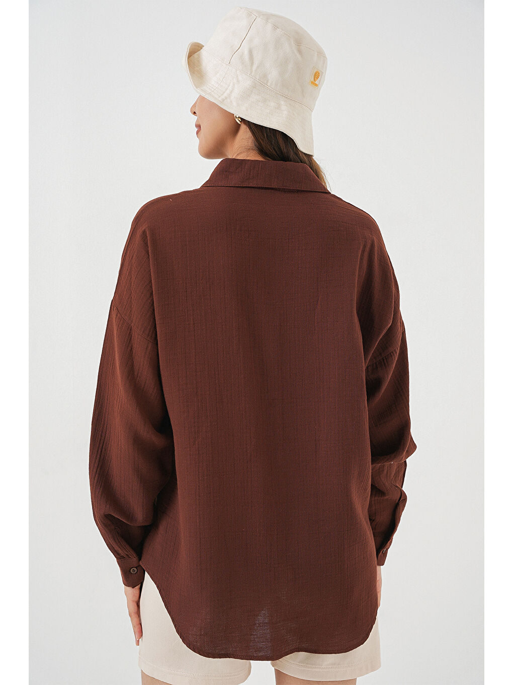 Kadın Tek Cepli Oversize Müslin Gömlek 20353 - Kahverengi-6