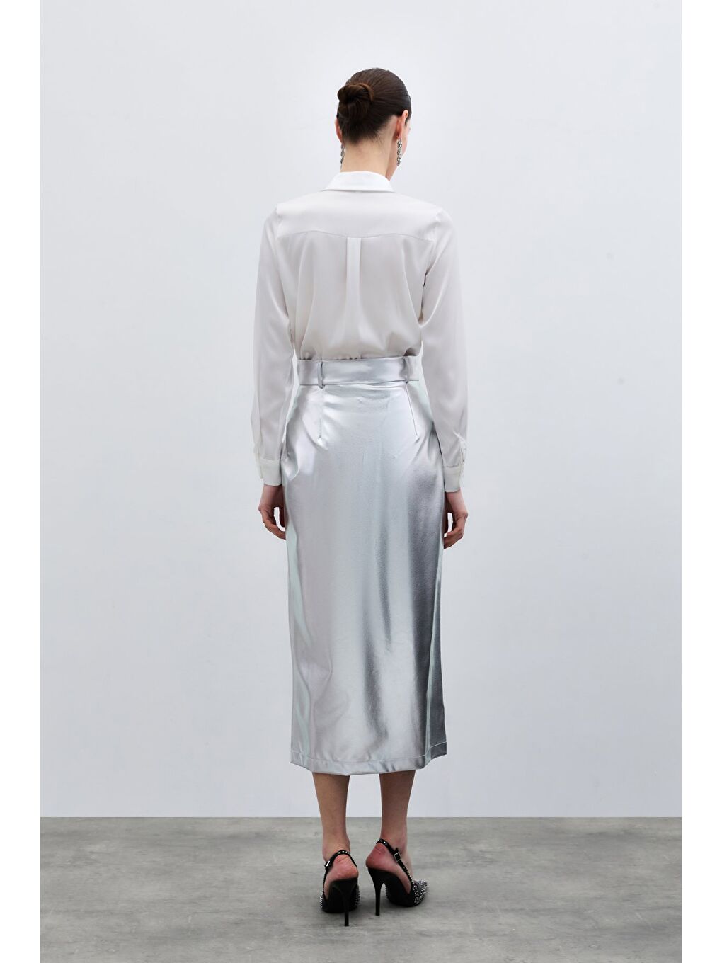 Gri Yırtmaçlı Parlak Kalem Etek - Gümüş-7