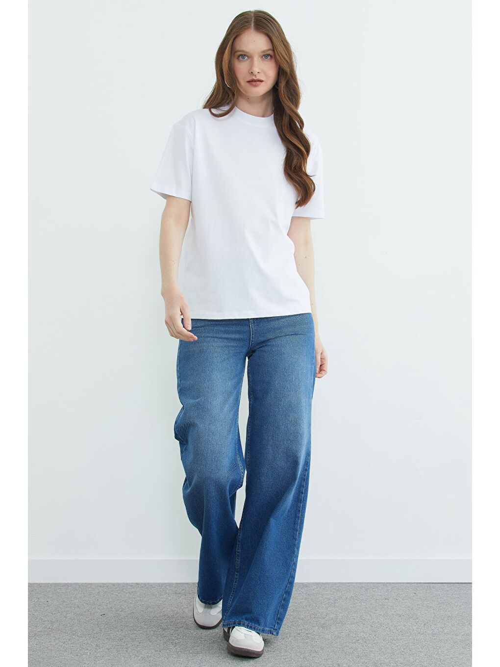 Beyaz Basic Bisiklet Yaka Oversize Tişört-2