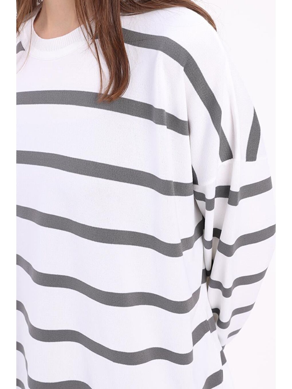 Ekru-Gri-Bisiklet Yaka Çizgili Triko Tunik-4