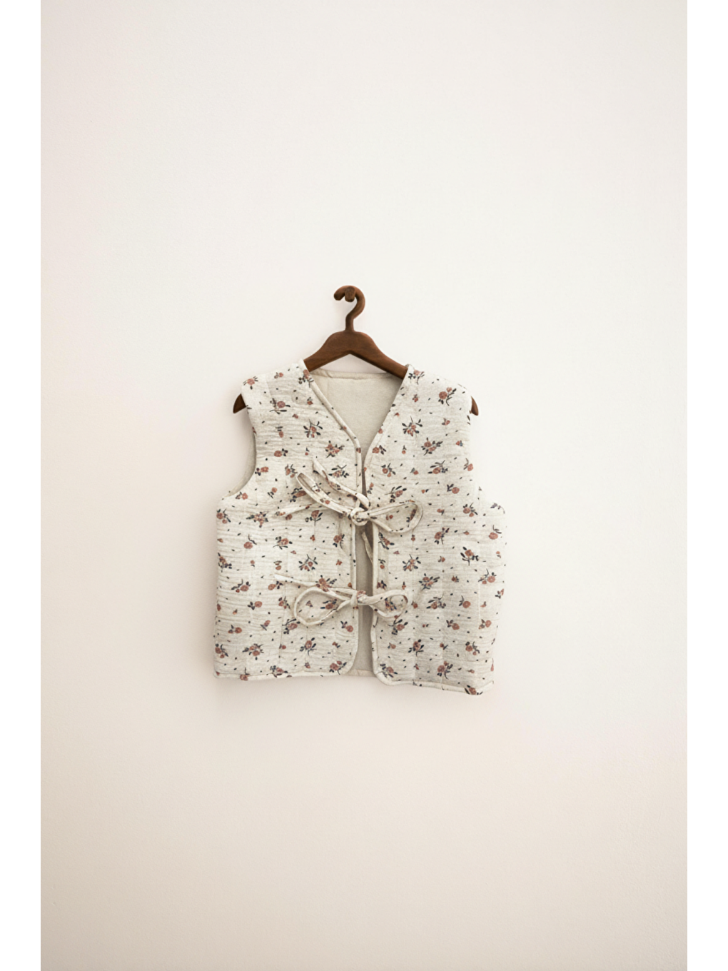 Karışık Kız Çocuk Pamuklu Krem Çiçek Desenli Bağlamalı Yelek - Yumuşak Dokulu, Astarlı Tasarım