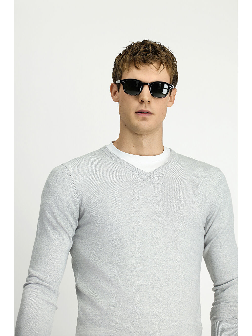 Gri V Yaka Regular Fit Sıcak Tutan Yünlü Triko Kazak-1