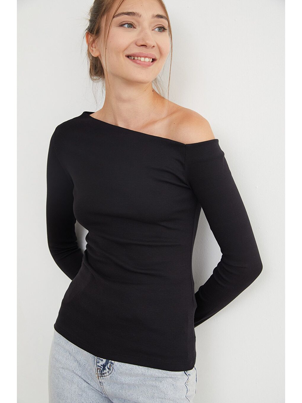 Siyah Basic Kayık Yaka Modal Bluz-3