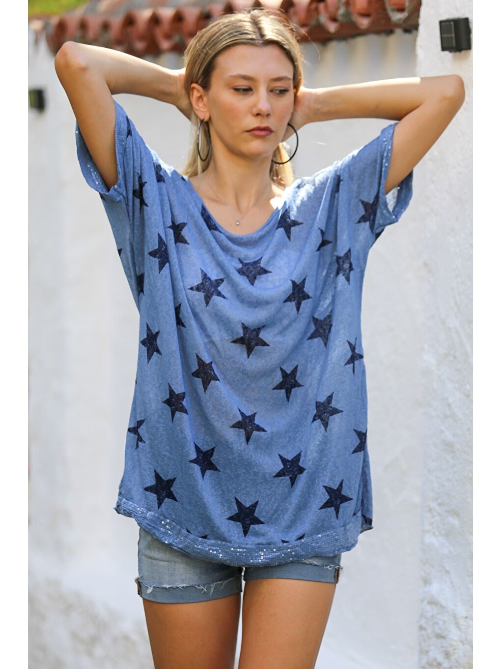 İtalyan Mavi Kayık Yaka Kısa Kol Yıldız Baskılı Kol Ve Etek Ucu Pul Payetli Dokuma Casual Bluz