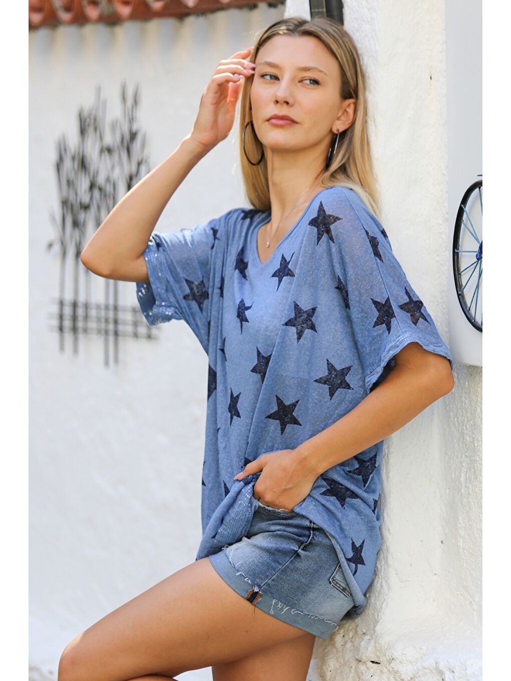 İtalyan Mavi Kayık Yaka Kısa Kol Yıldız Baskılı Kol Ve Etek Ucu Pul Payetli Dokuma Casual Bluz-3