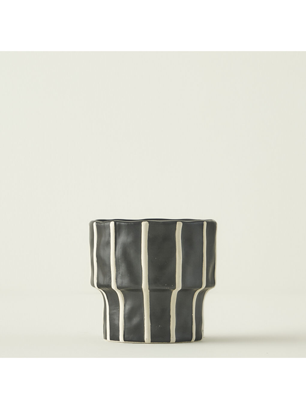 Ruvia Saksı Siyah (10x10x9 cm)-1