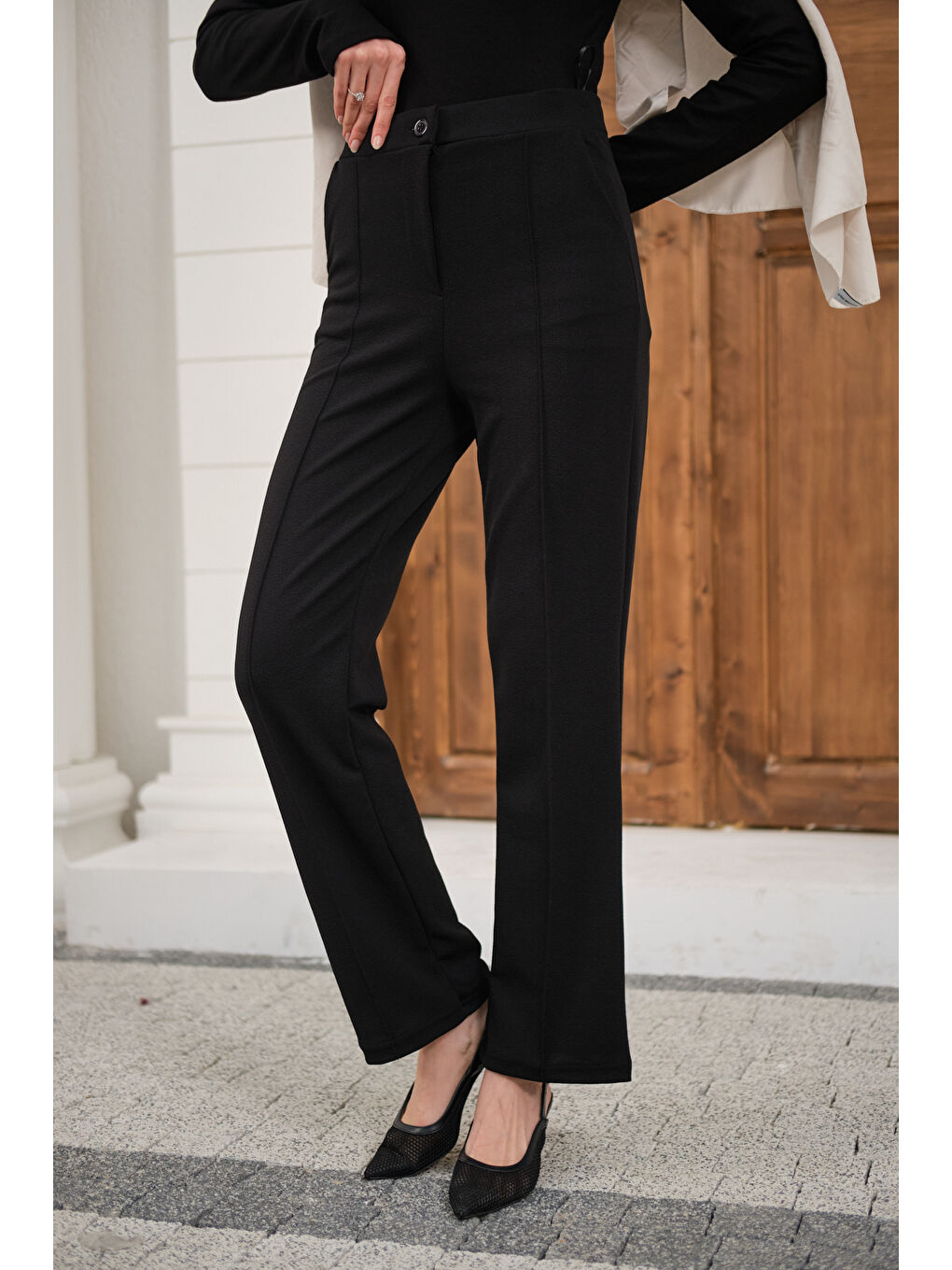 Kadın Çima Detay Düğmeli Kumaş Pantolon Siyah-1