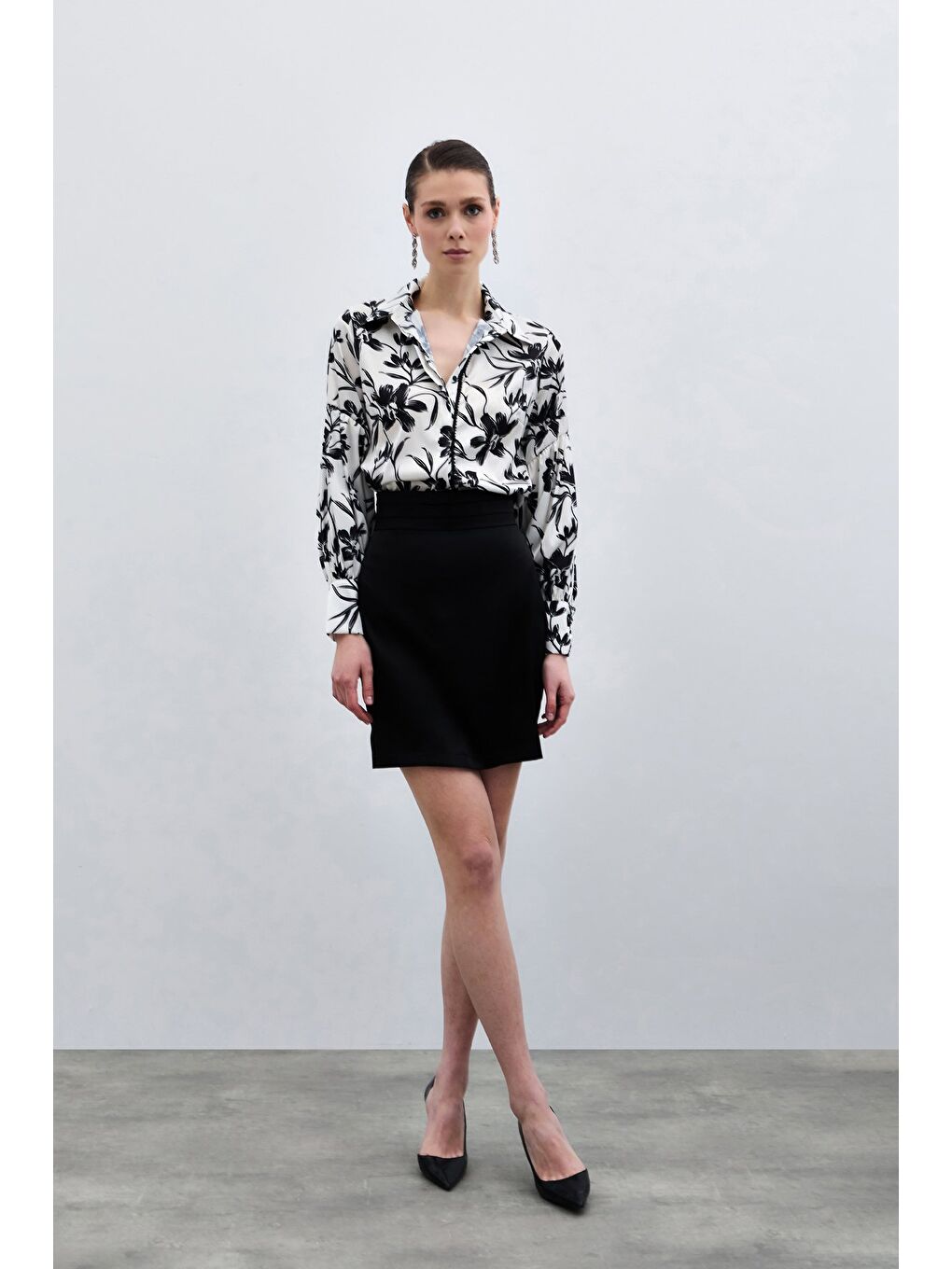 Ön Siyah İncili Gömlek - Siyah-2