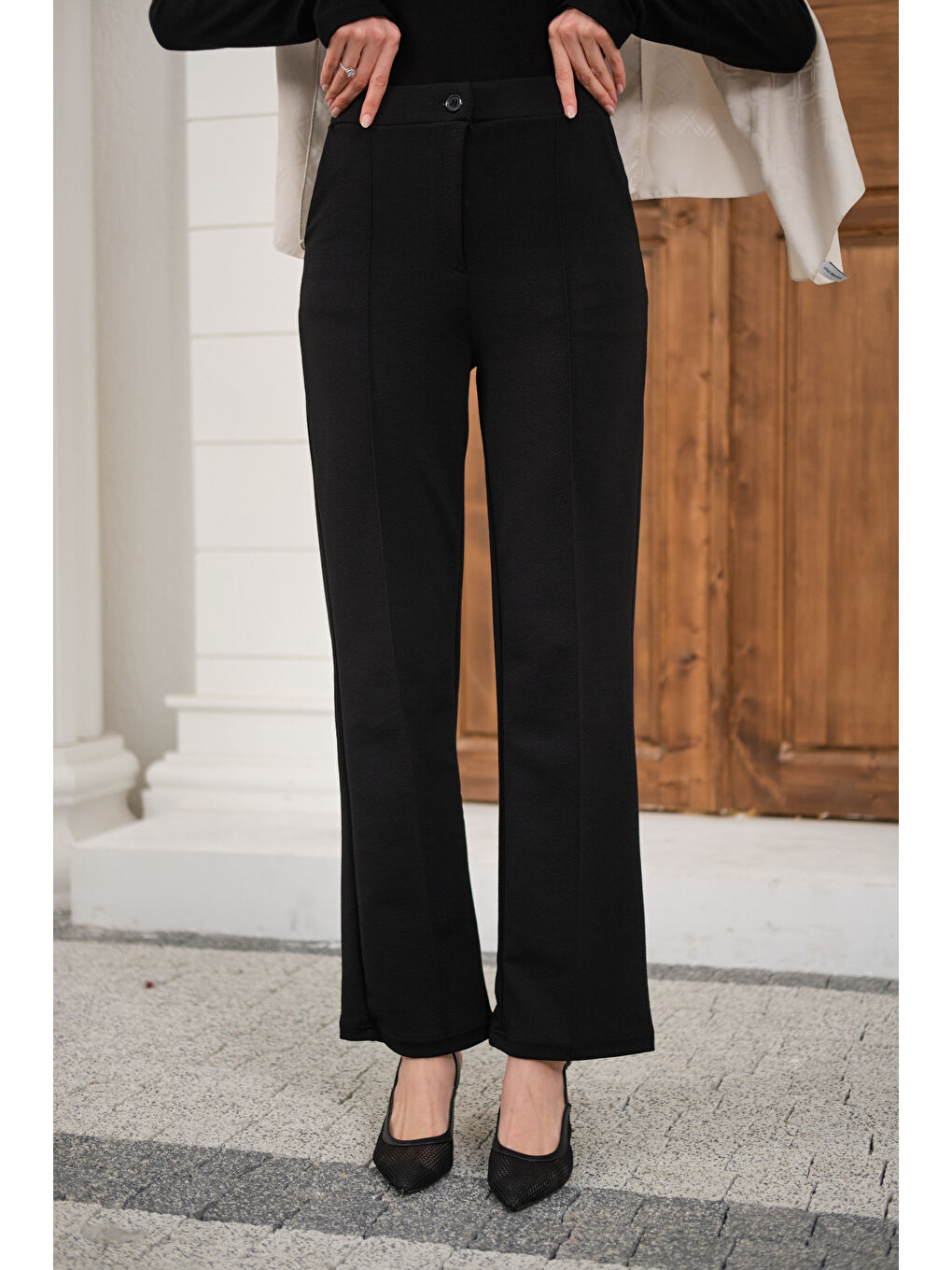 Kadın Çima Detay Düğmeli Kumaş Pantolon Siyah-2