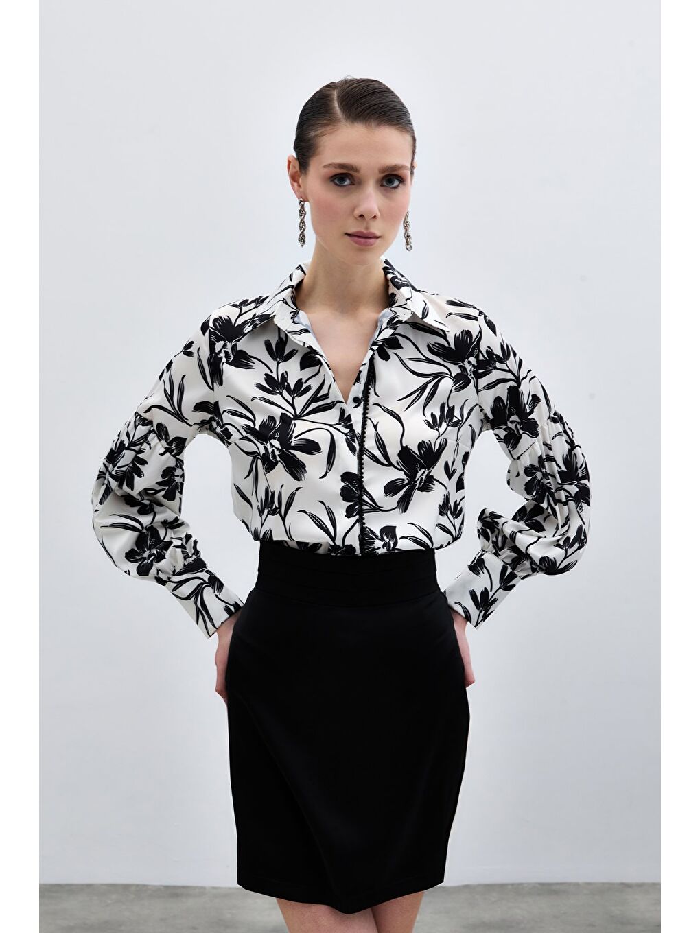 Ön Siyah İncili Gömlek - Siyah-3