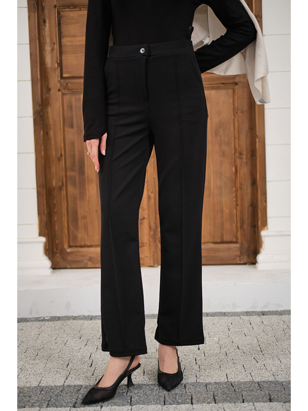 Kadın Çima Detay Düğmeli Kumaş Pantolon Siyah-3