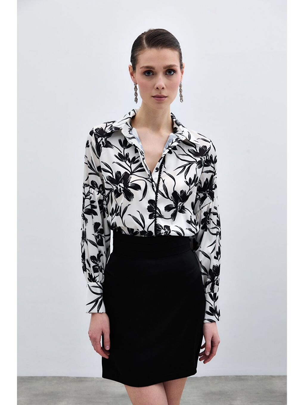 Ön Siyah İncili Gömlek - Siyah-4