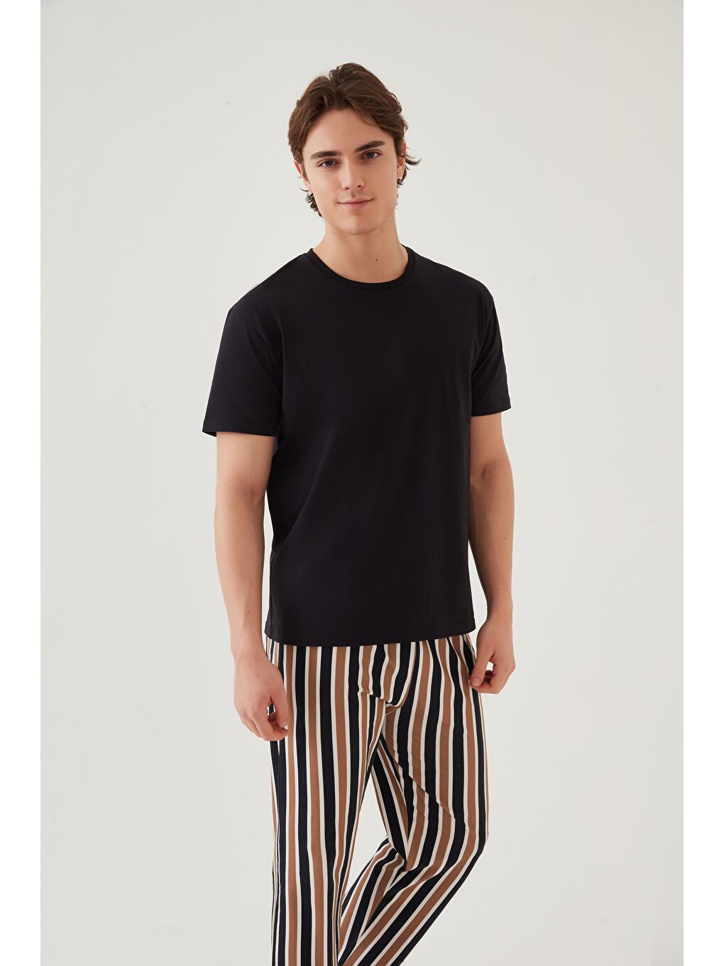 Kahverengi Erkek Kısa Kollu Pamuklu Cepli Çizgili Desenli %100 Pamuk Pijama Takımı-1