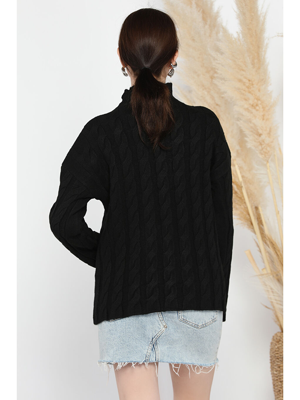 Siyah Yarım Balıkçı Yaka Desenli Kadın Triko Kazak-2