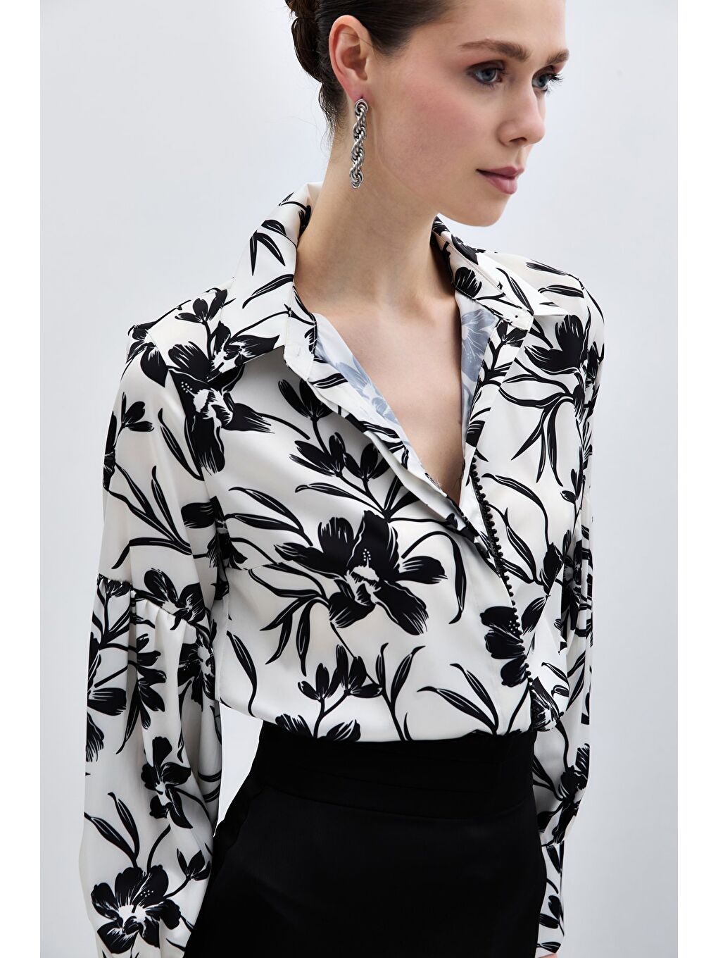 Ön Siyah İncili Gömlek - Siyah-5