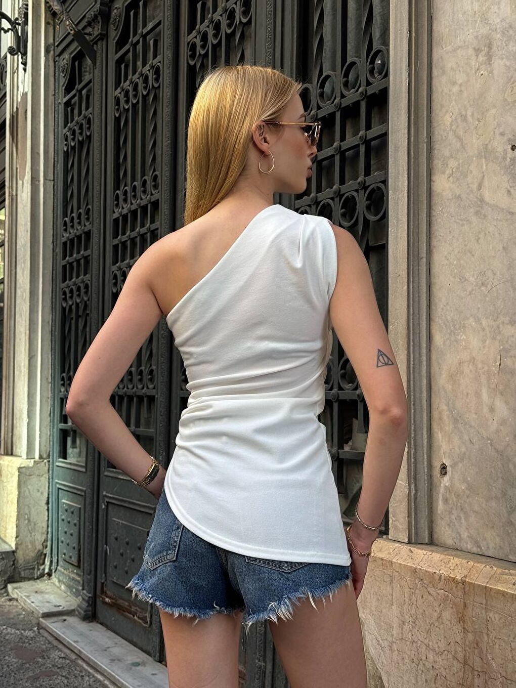 Toka Detay Tek Omuz Bluz Beyaz-2