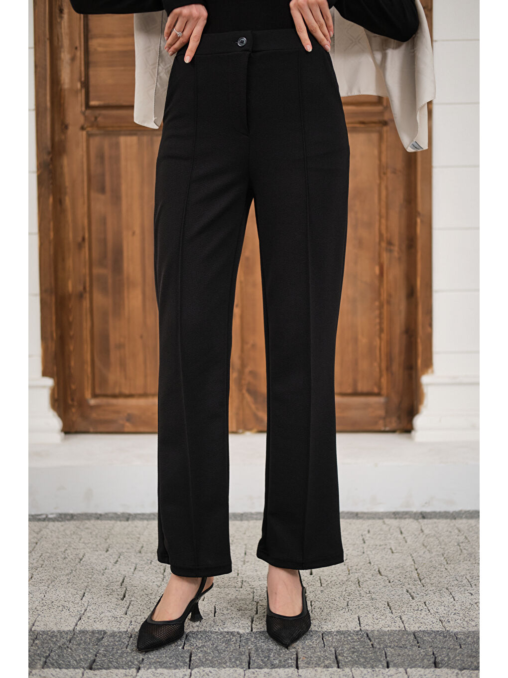 Kadın Çima Detay Düğmeli Kumaş Pantolon Siyah-4