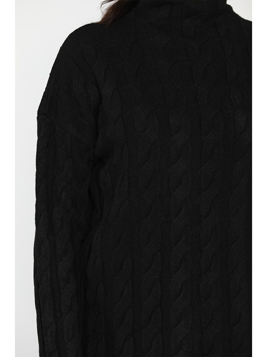 Siyah Yarım Balıkçı Yaka Desenli Kadın Triko Kazak-3