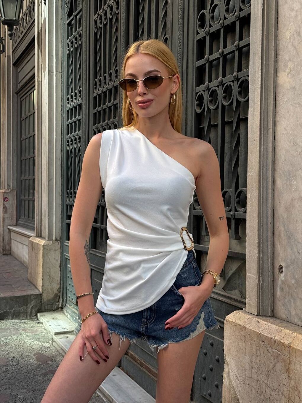 Toka Detay Tek Omuz Bluz Beyaz-3