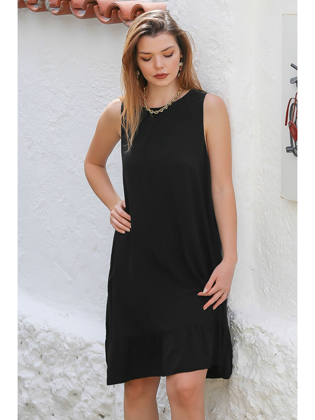 İtalyan Siyah Boyundan Bağlamalı Eteği Fırfırlı Dokuma Casual Viskon Elbise-3