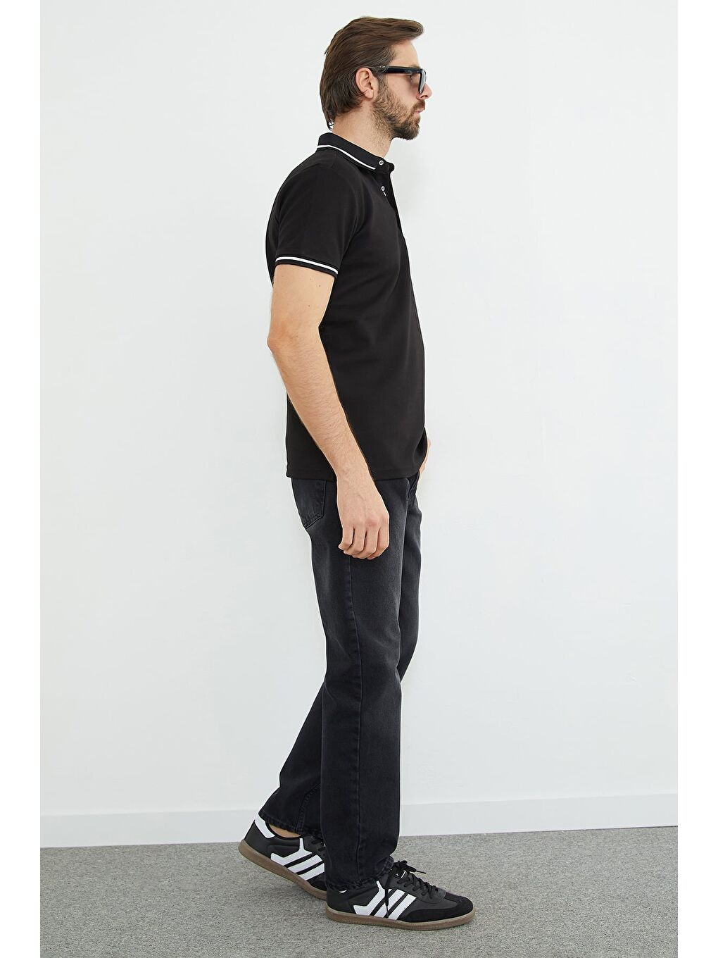 Siyah Nakışlı Yarım Çıtçıtlı Polo Yaka Tişört-1