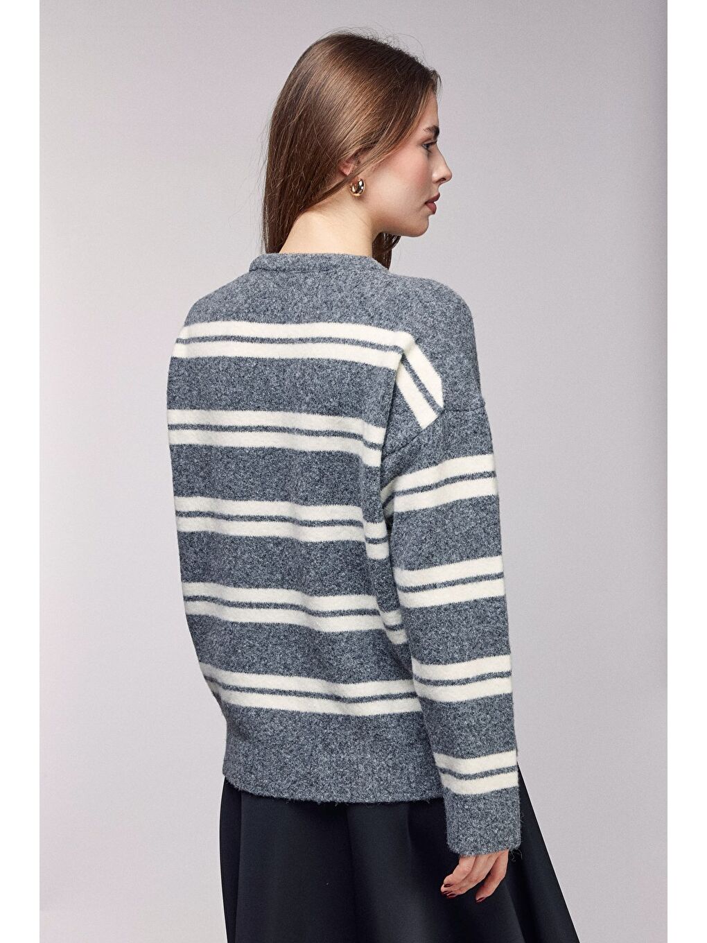 Ekru Antrasit Çizgili Bisiklet Yaka Oversize Triko Kazak-4