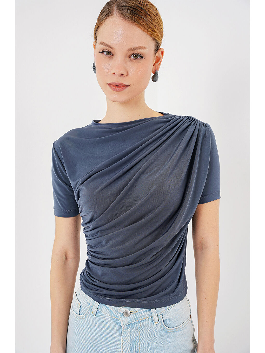 Büzgü Detaylı Kısa Kol Sandy Bluz 945 - Antrasit-2