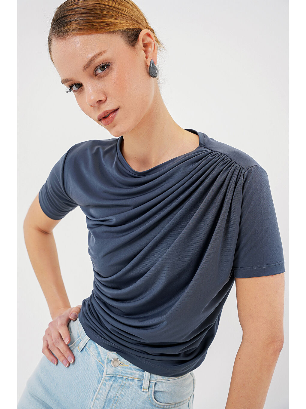 Büzgü Detaylı Kısa Kol Sandy Bluz 945 - Antrasit-3