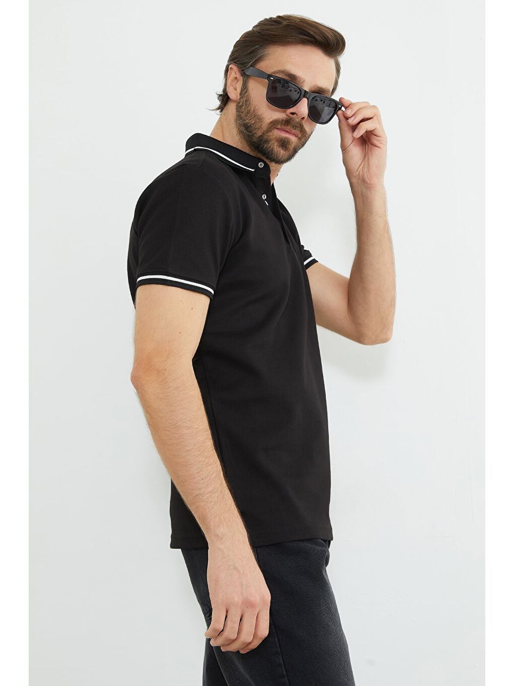 Siyah Nakışlı Yarım Çıtçıtlı Polo Yaka Tişört-2