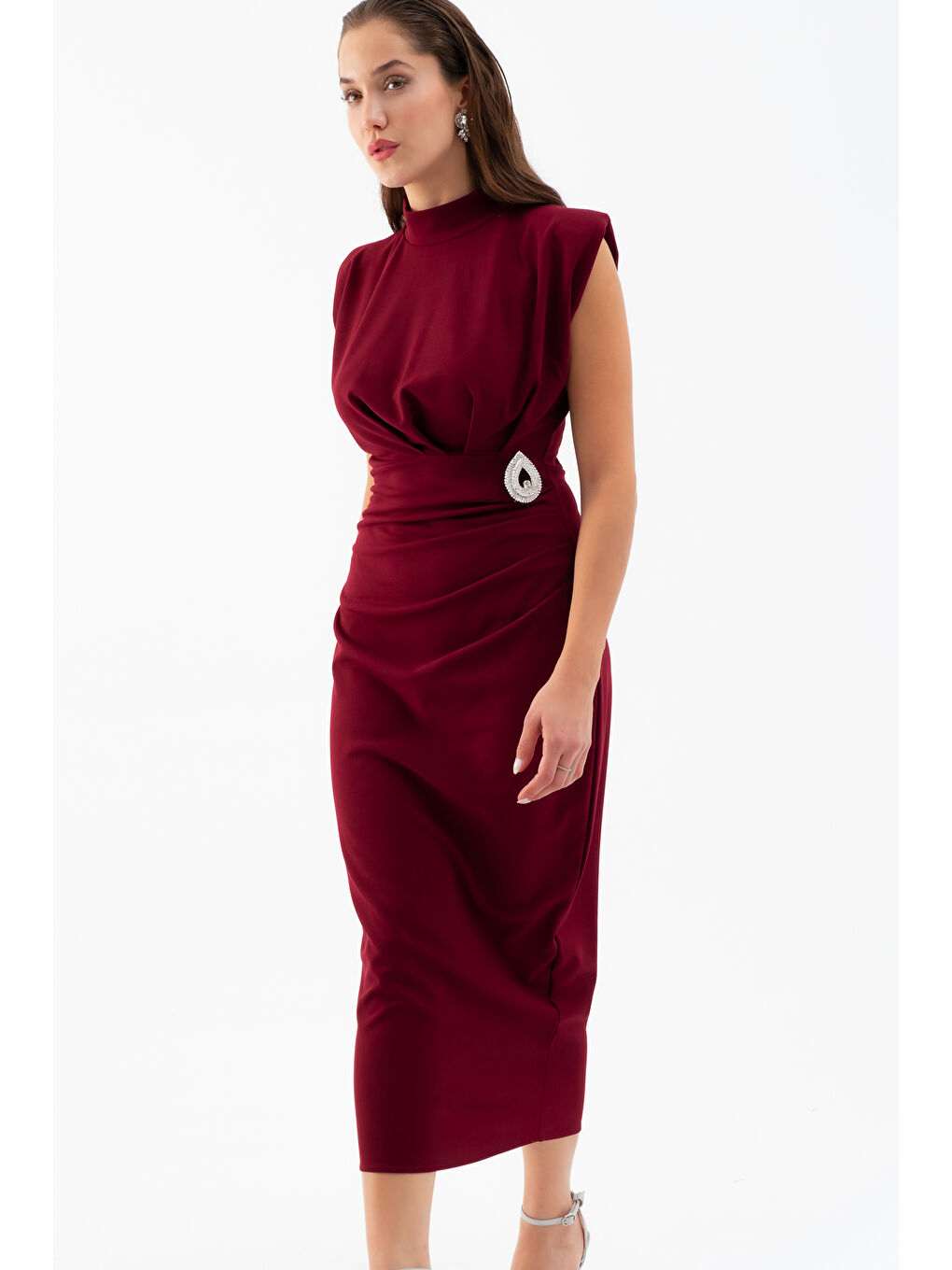 Kadın Bordo Aksesuar Detay Vatkalı Midi Elbise-2