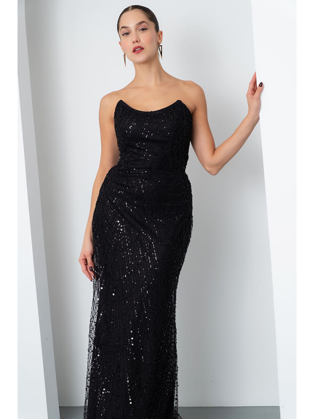 Kadın Siyah Straplez Boncuklu Uzun Balık Abiye Elbise-2