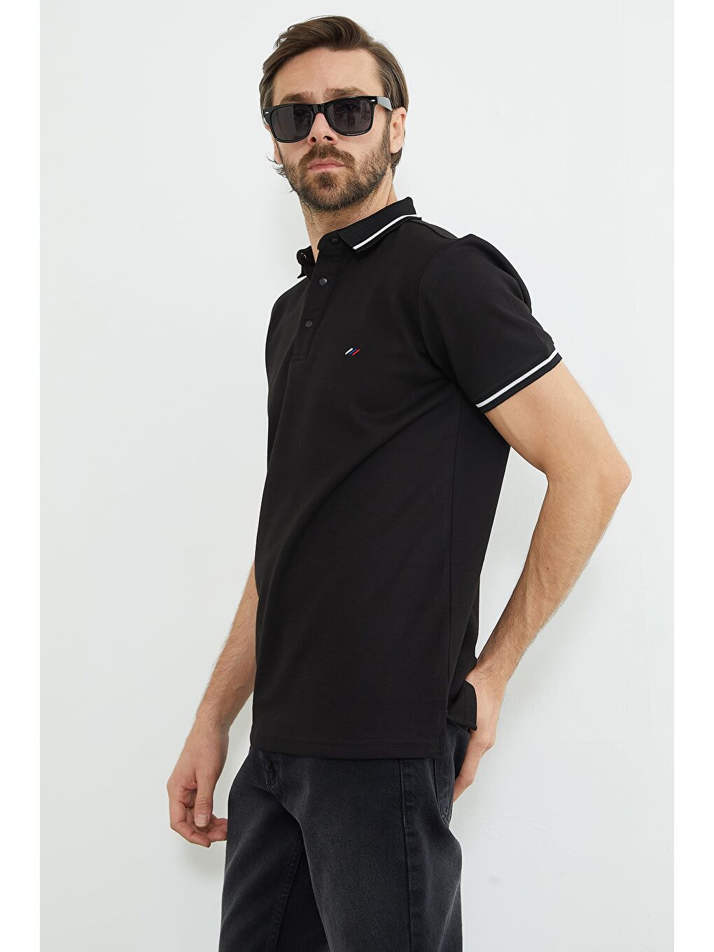 Siyah Nakışlı Yarım Çıtçıtlı Polo Yaka Tişört-3