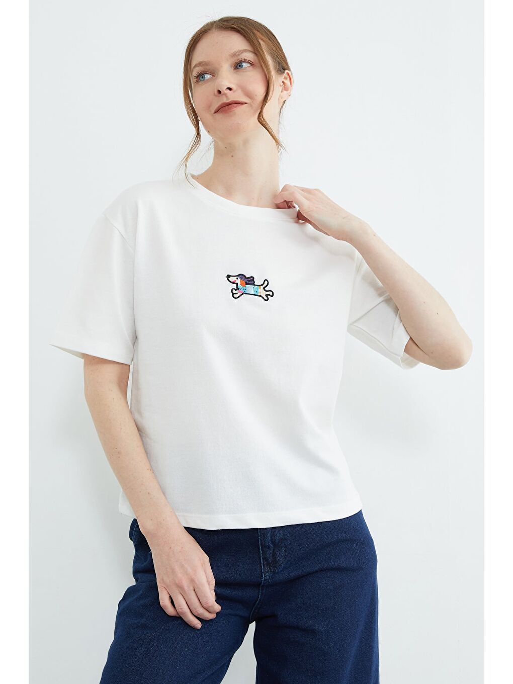 Ekru Köpek Nakışlı Bisiklet Yaka Salaş Tişört-4