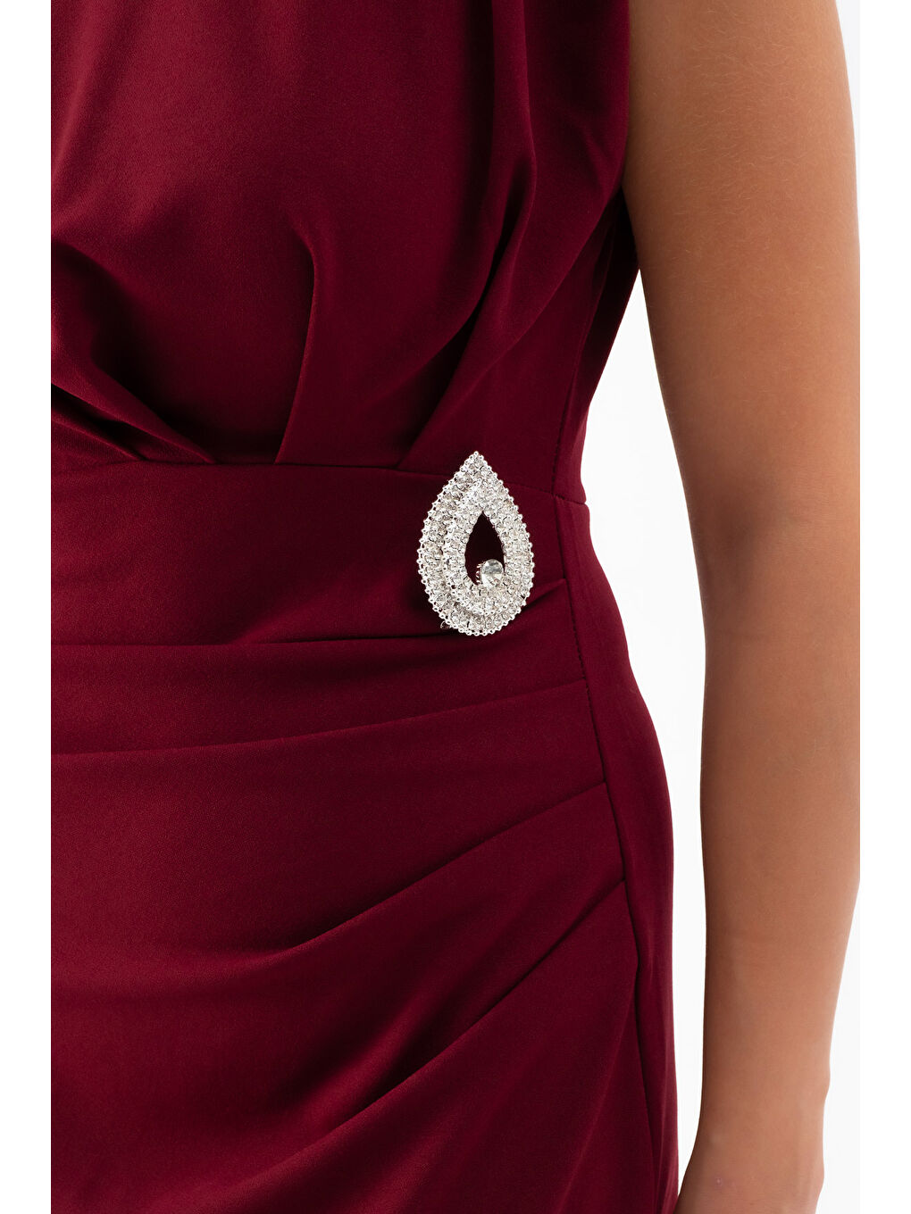 Kadın Bordo Aksesuar Detay Vatkalı Midi Elbise-4