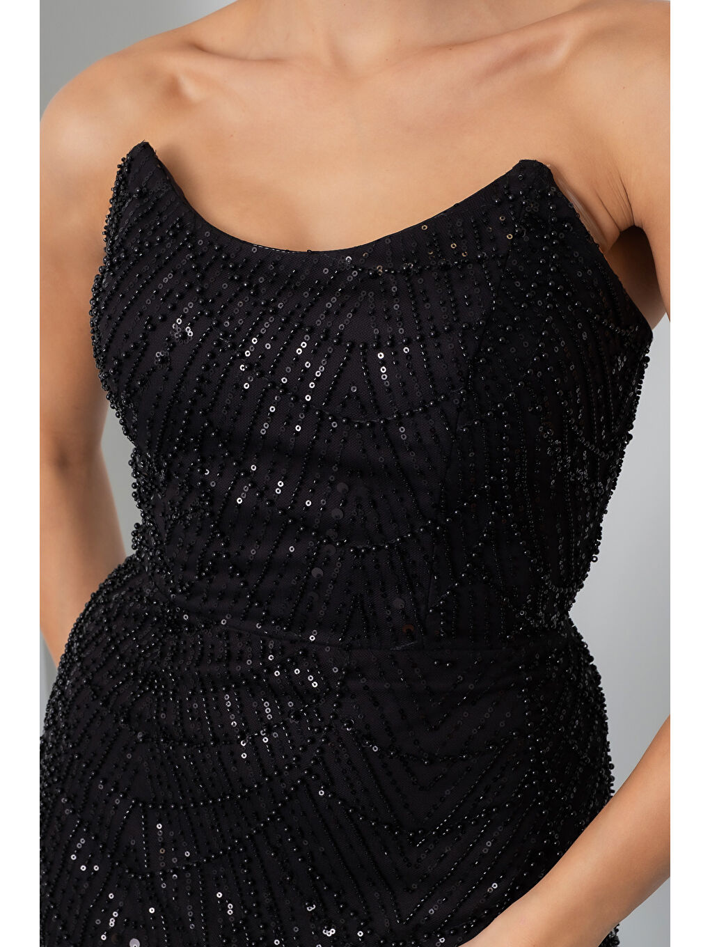 Kadın Siyah Straplez Boncuklu Uzun Balık Abiye Elbise-3