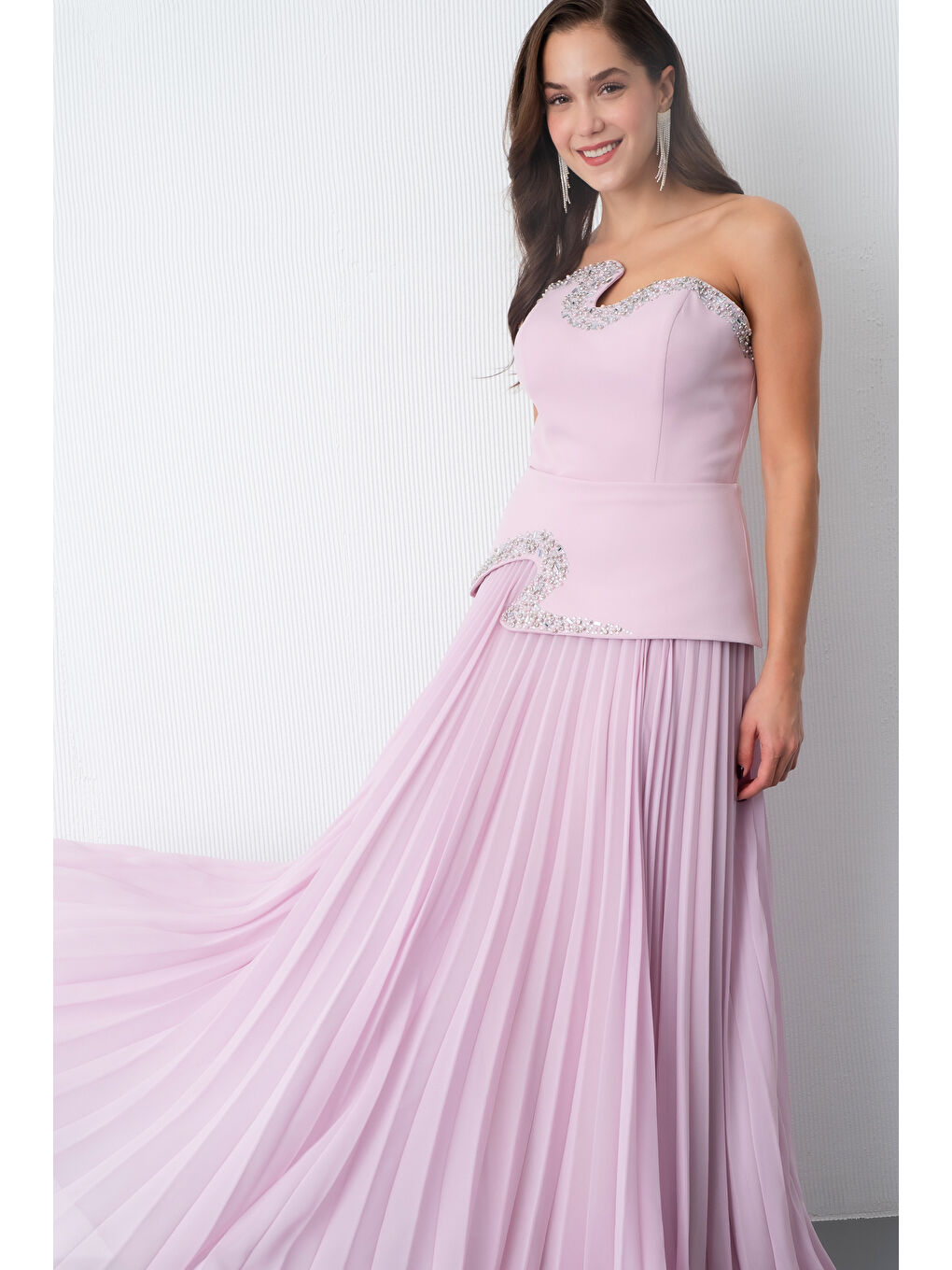 Pembe Kadın Pudra Straplez Yaka Taşlı Piliseli Uzun Abiye Elbise