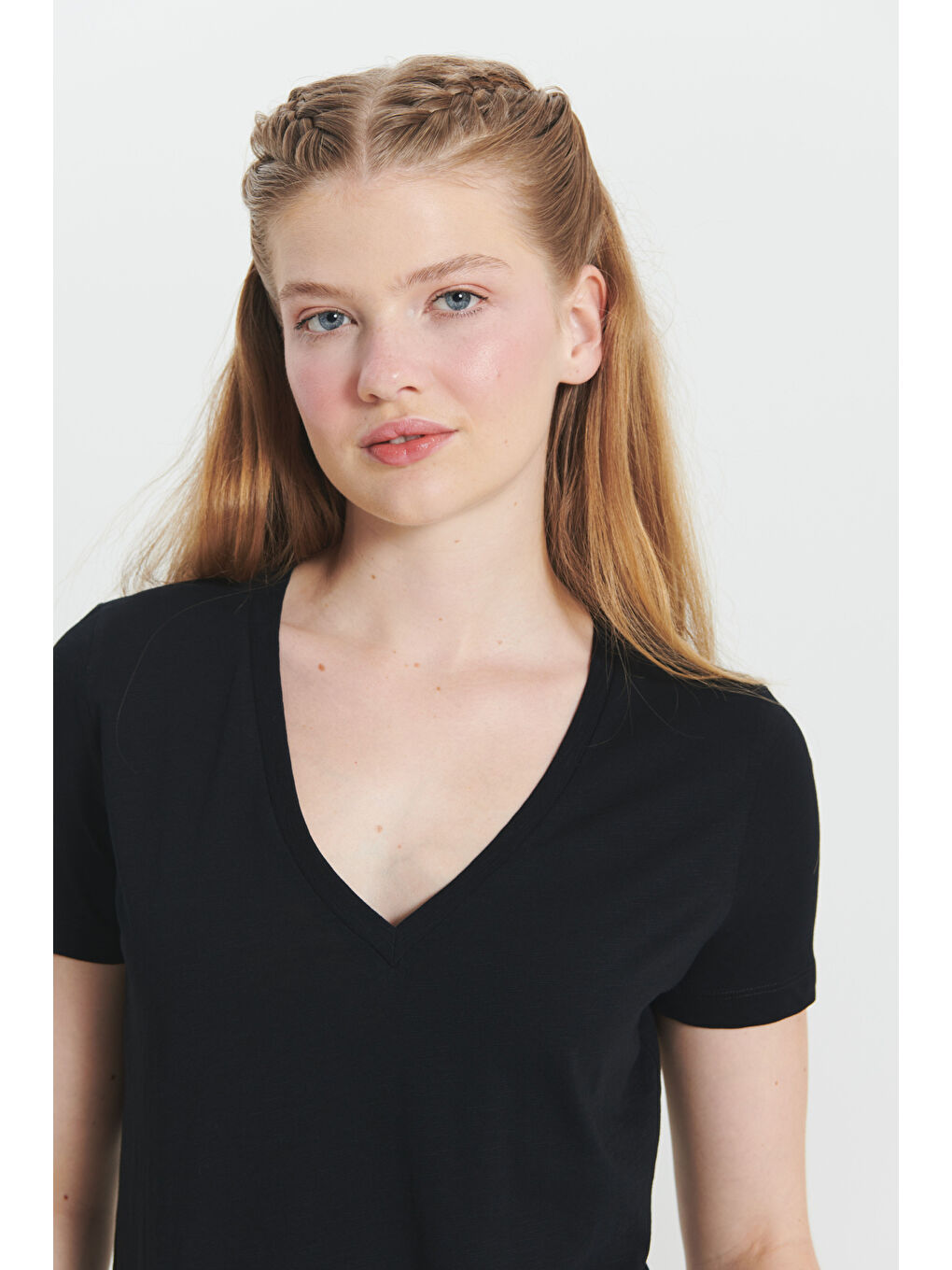 Siyah %100 Pamuk Standart Fit Normal Kesim V Yaka Basic Tişört-3